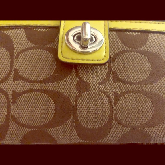 Coach Handbags - 🍋 Coach Lemon-Lime accent signature wallet